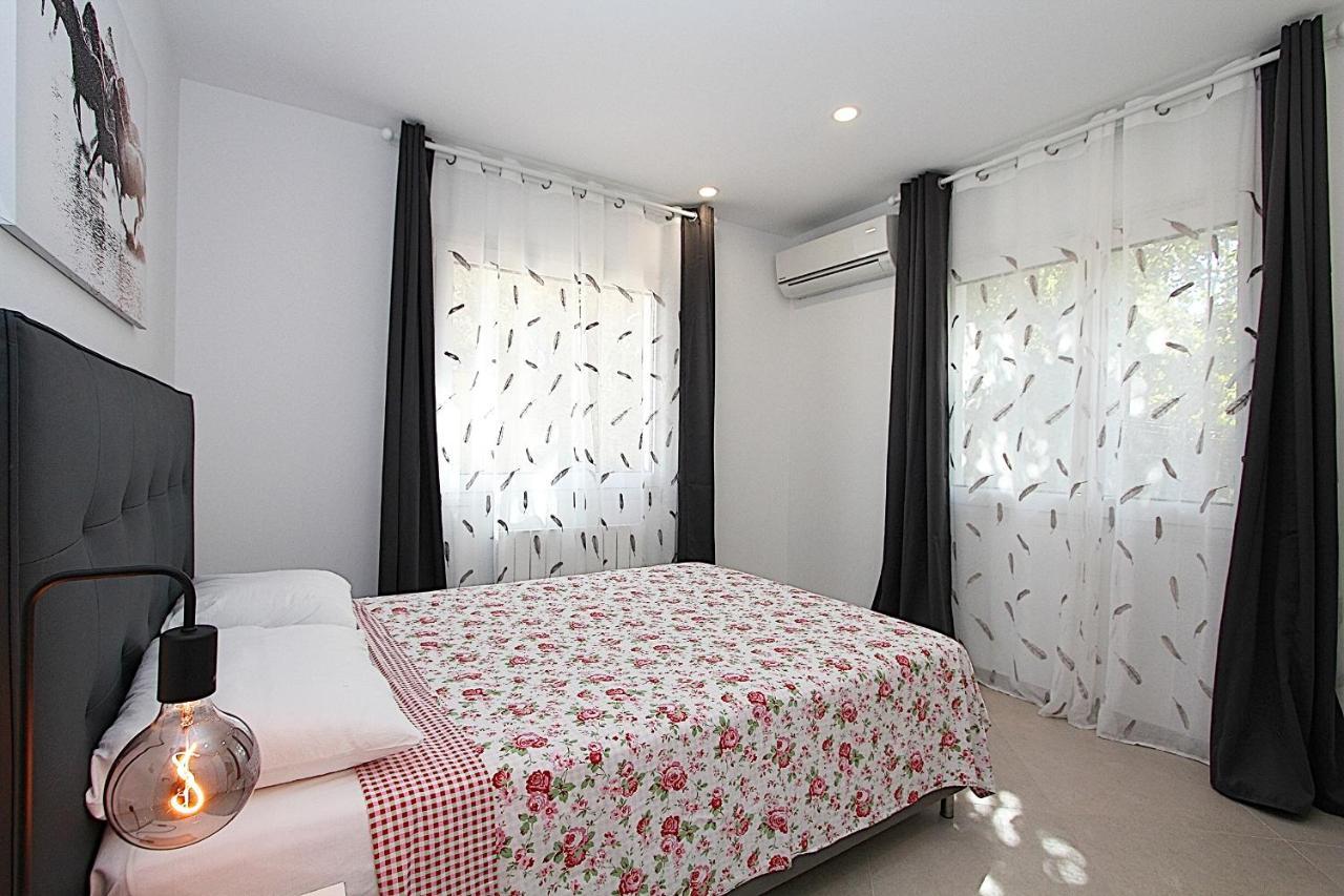 Villa House *